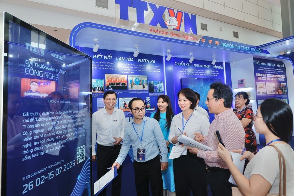 Báo chí Việt Nam giữ vững niềm tin công chúng trong kỷ nguyên số - Ảnh 2. Báo chí Việt Nam giữ vững niềm tin công chúng trong kỷ nguyên số - Ảnh 2.