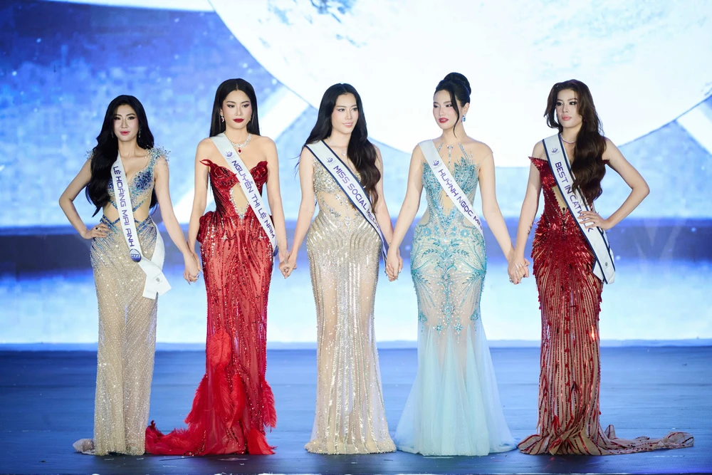Chủ tịch Phương Đài trao "The New Iconic Crown" cho Tân Miss Cosmo 2026 - Ảnh 6. Chủ tịch Phương Đài trao "The New Iconic Crown" cho Tân Miss Cosmo 2026 - Ảnh 6.