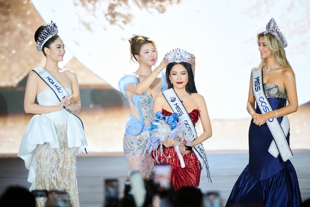 Chủ tịch Phương Đài trao "The New Iconic Crown" cho Tân Miss Cosmo 2026 - Ảnh 3. Chủ tịch Phương Đài trao "The New Iconic Crown" cho Tân Miss Cosmo 2026 - Ảnh 3.
