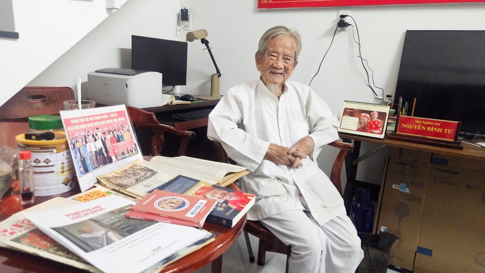 Bài 21/6 - "Đại sứ Dế Mèn" Nguyễn Đình Tư: Độc giả trăm năm của báo giấy - Ảnh 4. Bài 21/6 - "Đại sứ Dế Mèn" Nguyễn Đình Tư: Độc giả trăm năm của báo giấy - Ảnh 4.