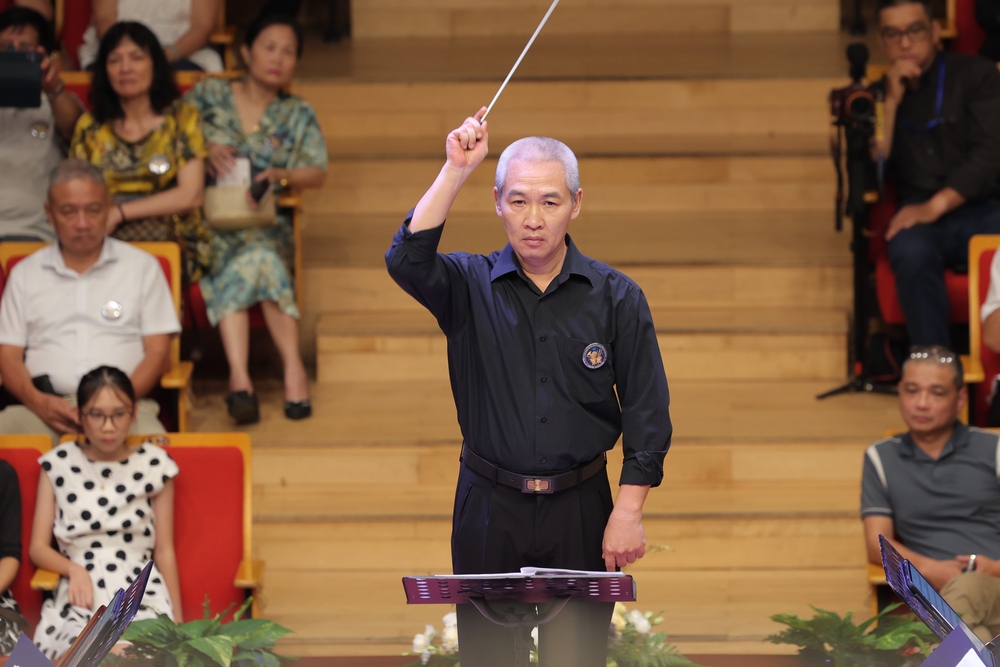 Đại dàn nhạc kèn - gõ 111 nghệ sĩ thăng hoa trong đêm hòa nhạc "Giai điệu hân hoan" - Ảnh 1. Đại dàn nhạc kèn - gõ 111 nghệ sĩ thăng hoa trong đêm hòa nhạc "Giai điệu hân hoan" - Ảnh 1.