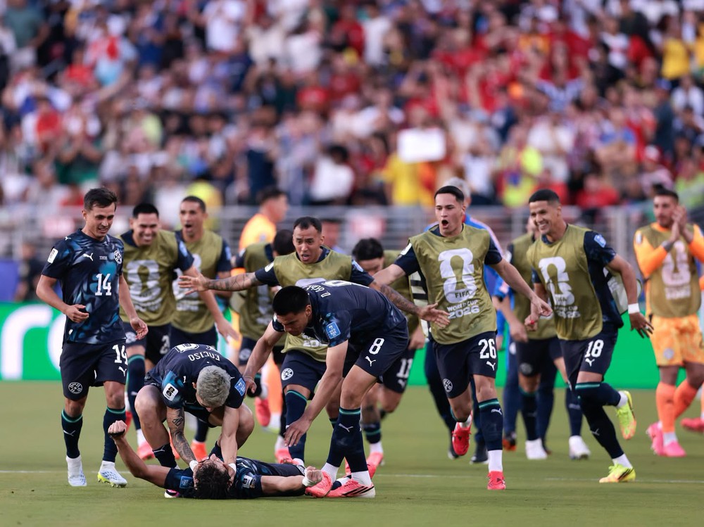 Thất bại 0-1 trước 10 người Paraguay, Thổ Nhĩ Kỳ sắp bị loại khỏi World Cup 2026 - Ảnh 4. Thất bại 0-1 trước 10 người Paraguay, Thổ Nhĩ Kỳ sắp bị loại khỏi World Cup 2026 - Ảnh 4.