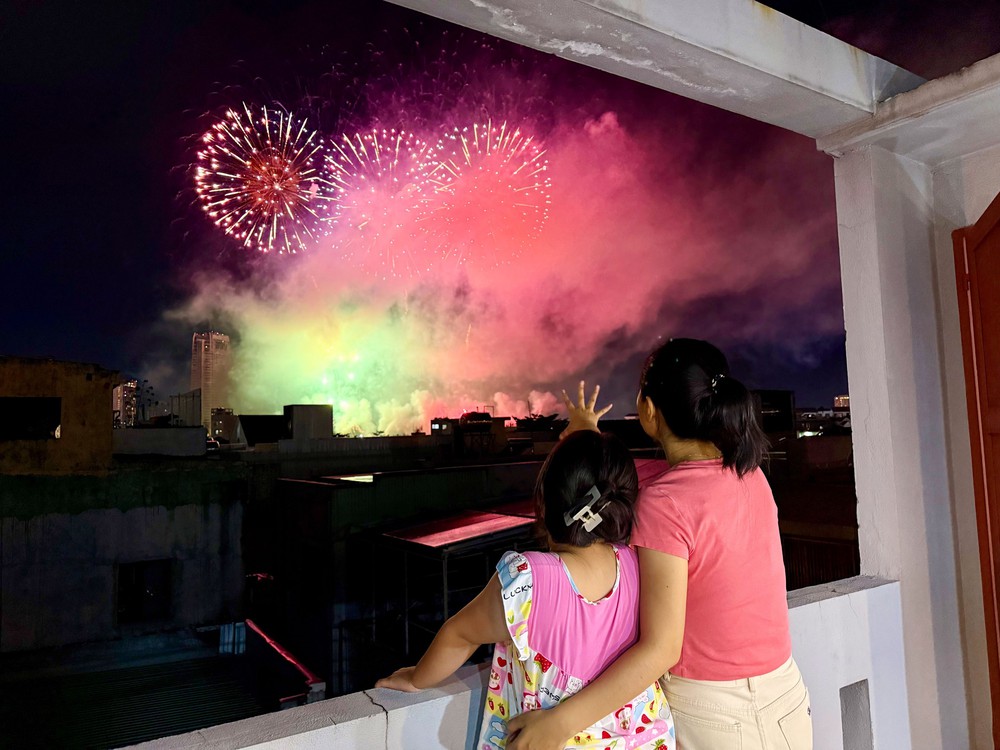 DIFF 2026: Màn pháo hoa của đội Đức và Ma Cao (Trung Quốc) thăng hoa trên bầu trời sông Hàn - Ảnh 2. DIFF 2026: Màn pháo hoa của đội Đức và Ma Cao (Trung Quốc) thăng hoa trên bầu trời sông Hàn - Ảnh 2.