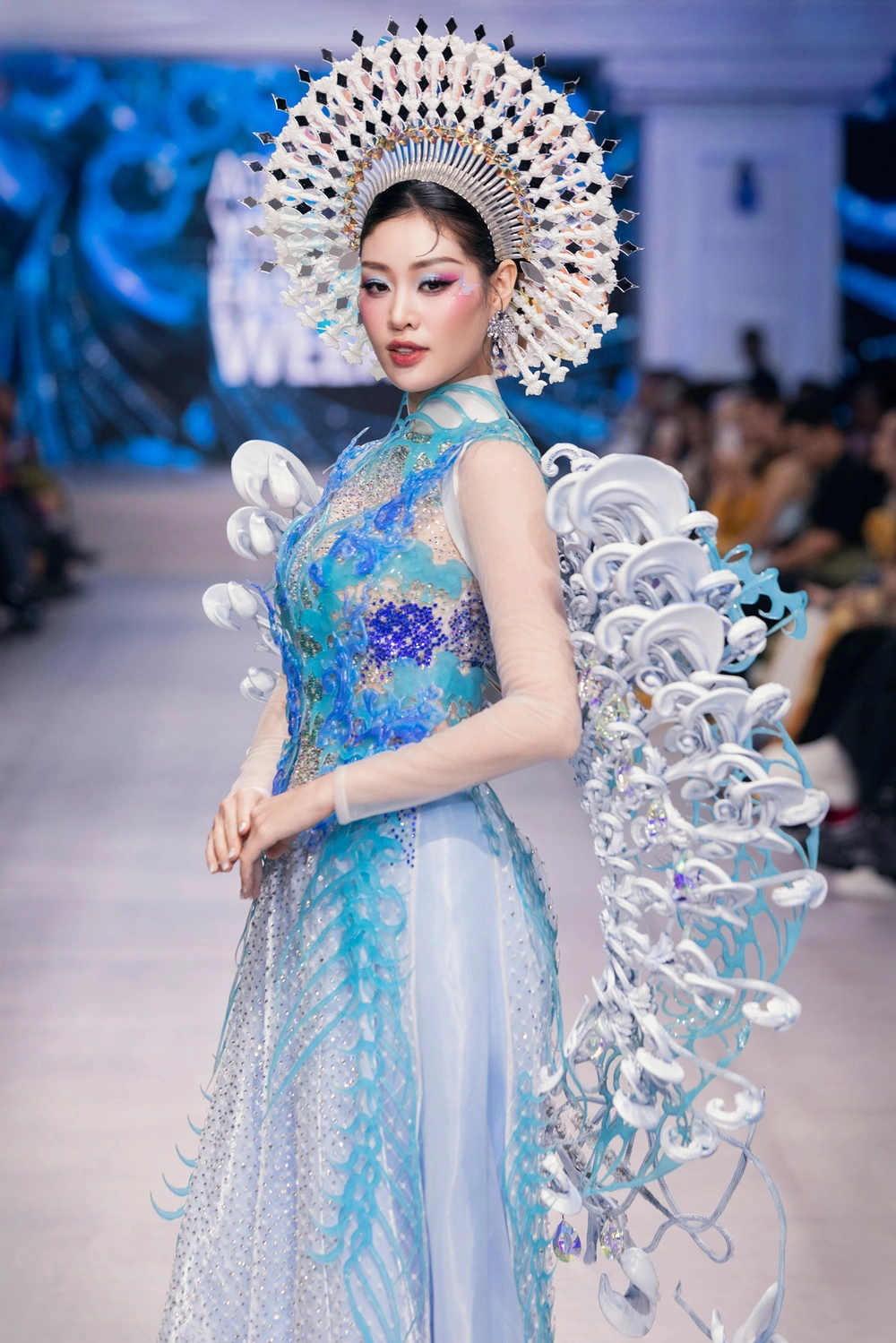 Ngọc Châu, Khánh Vân hội ngộ trên sàn diễn của NTK Đặng Trọng Minh Châu - Ảnh 6. Ngọc Châu, Khánh Vân hội ngộ trên sàn diễn của NTK Đặng Trọng Minh Châu - Ảnh 6.