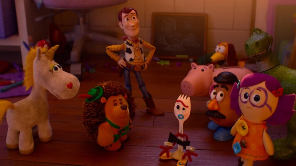 "Toy Story 5": Khi đồ chơi không đối đầu công nghệ mà học cách chung sống cùng công nghệ - Ảnh 2. "Toy Story 5": Khi đồ chơi không đối đầu công nghệ mà học cách chung sống cùng công nghệ - Ảnh 2.