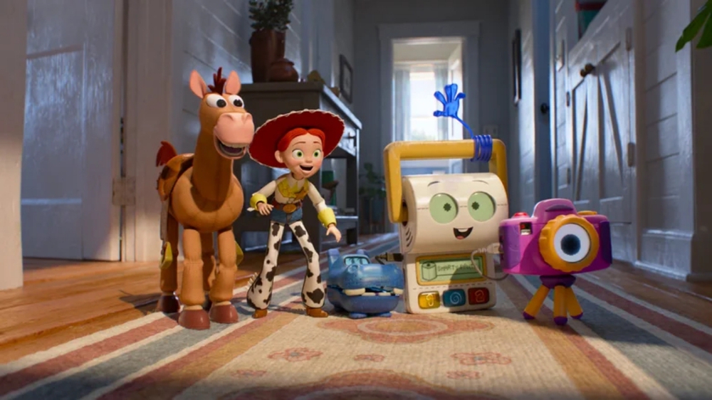 "Toy Story 5": Khi đồ chơi không đối đầu công nghệ mà học cách chung sống cùng công nghệ - Ảnh 3. "Toy Story 5": Khi đồ chơi không đối đầu công nghệ mà học cách chung sống cùng công nghệ - Ảnh 3.