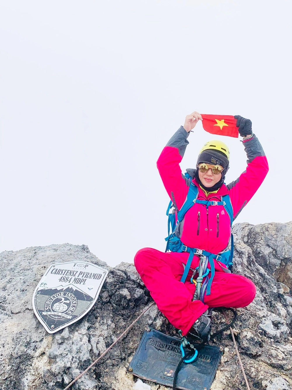 Céline Thanh Nhã - người phụ nữ Việt Nam đầu tiên chinh phục "thất đỉnh": "Gà trống Gô-loa sẽ lên đỉnh World Cup" - Ảnh 4. Céline Thanh Nhã - người phụ nữ Việt Nam đầu tiên chinh phục "thất đỉnh": "Gà trống Gô-loa sẽ lên đỉnh World Cup" - Ảnh 4.