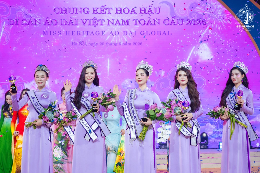 Ấn tượng đêm chung kết Hoa hậu Di sản Áo dài Việt Nam toàn cầu 2026: Tân Hoa hậu ứng xử bằng 3 ngôn ngữ - Ảnh 2. Ấn tượng đêm chung kết Hoa hậu Di sản Áo dài Việt Nam toàn cầu 2026: Tân Hoa hậu ứng xử bằng 3 ngôn ngữ - Ảnh 2.