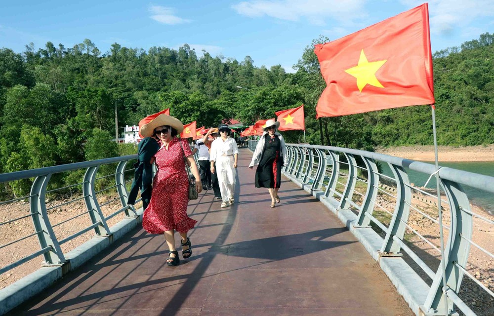 Từ miền Trung nắng gió đến điểm hẹn trải nghiệm bốn mùa - Ảnh 1.
