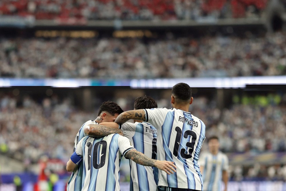 Messi lập cú đúp lịch sử, Argentina thắng dễ Áo để đi tiếp ở World Cup 2026 - Ảnh 1.