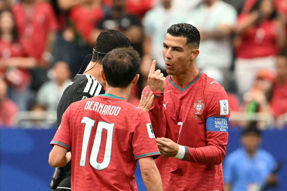 Bảng K - 00h00 ngày 24/6, sân NRG, Bồ Đào Nha – Uzbekistan: Chiến thuật của Martinez đã đánh bại Ronaldo - Ảnh 1. Bảng K - 00h00 ngày 24/6, sân NRG, Bồ Đào Nha – Uzbekistan: Chiến thuật của Martinez đã đánh bại Ronaldo - Ảnh 1.