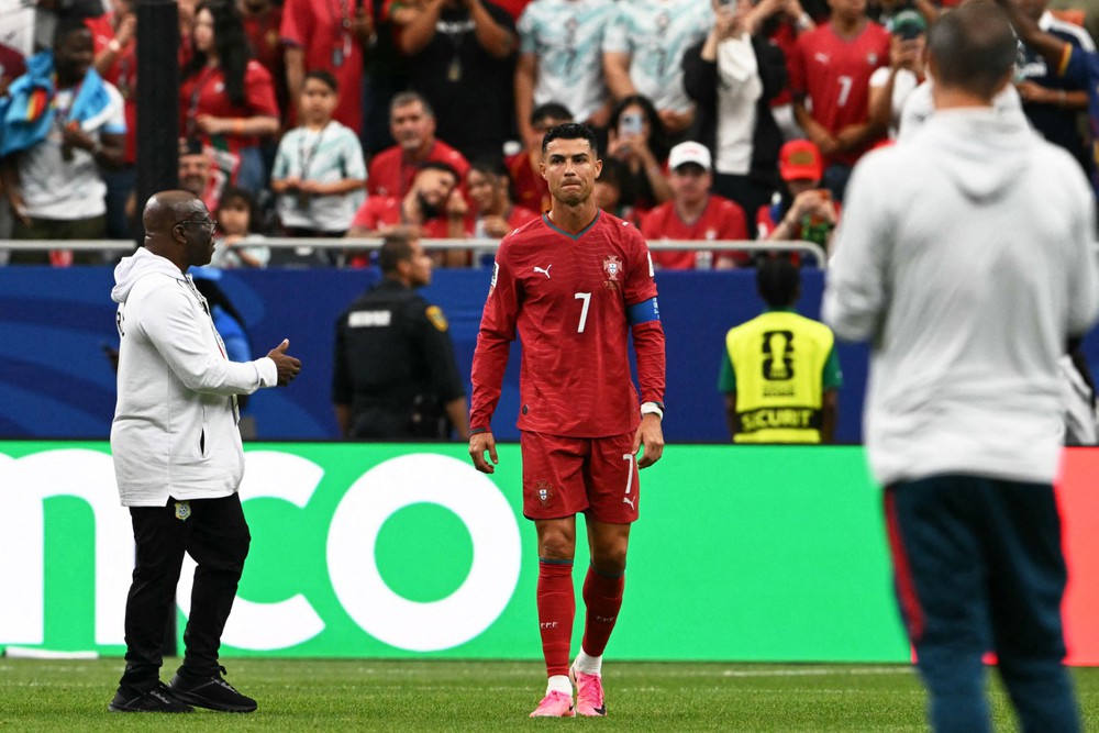 Đoản khúc World Cup: Tượng đài dẫu đổ vẫn thiêng - Ảnh 1. Đoản khúc World Cup: Tượng đài dẫu đổ vẫn thiêng - Ảnh 1.