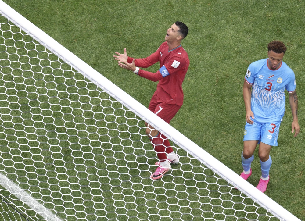Sao trẻ Bồ Đào Nha: "Chúng tôi không có nghĩa vụ phải chuyền bóng cho Ronaldo" - Ảnh 1. Sao trẻ Bồ Đào Nha: "Chúng tôi không có nghĩa vụ phải chuyền bóng cho Ronaldo" - Ảnh 1.