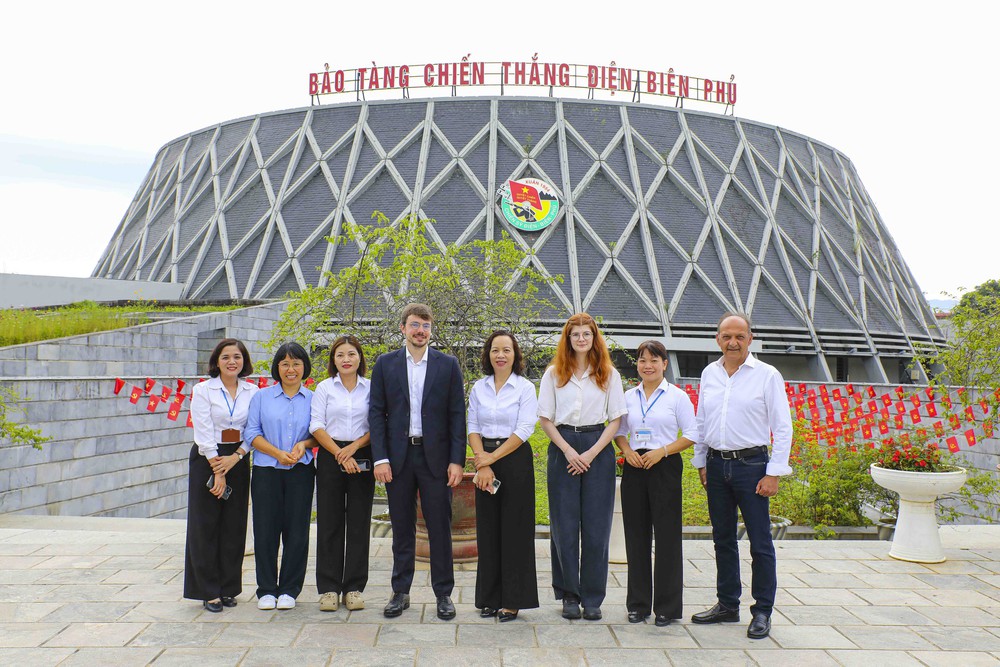 Cùng kể những câu chuyện lịch sử về Chiến thắng Điện Biên Phủ - Ảnh 1. Cùng kể những câu chuyện lịch sử về Chiến thắng Điện Biên Phủ - Ảnh 1.