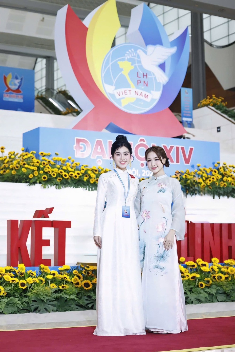 Từ sân khấu đến trách nhiệm cộng đồng: Dấu ấn của Hòa Minzy và Hà Myo - Ảnh 1. Từ sân khấu đến trách nhiệm cộng đồng: Dấu ấn của Hòa Minzy và Hà Myo - Ảnh 1.