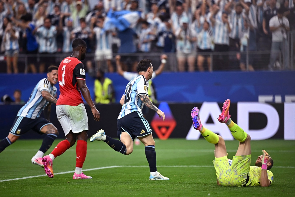 Ballon d'Or, Messi đã trở lại đây - Ảnh 1. Ballon d'Or, Messi đã trở lại đây - Ảnh 1.
