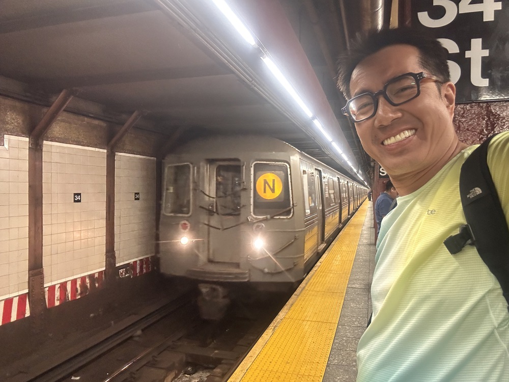 Kí sự World Cup: Những chuyến tàu New York, đang đưa ta đi đâu… - Ảnh 2. Kí sự World Cup: Những chuyến tàu New York, đang đưa ta đi đâu… - Ảnh 2.