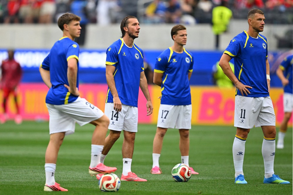 Bosnia đã tự làm khó mình trong cuộc đua này sau thất bại nặng nề 1-4 trước Thụy Sĩ ở lượt trận gần nhất. Ảnh: AFP/TTXVN Bosnia đã tự làm khó mình trong cuộc đua này sau thất bại nặng nề 1-4 trước Thụy Sĩ ở lượt trận gần nhất. Ảnh: AFP/TTXVN