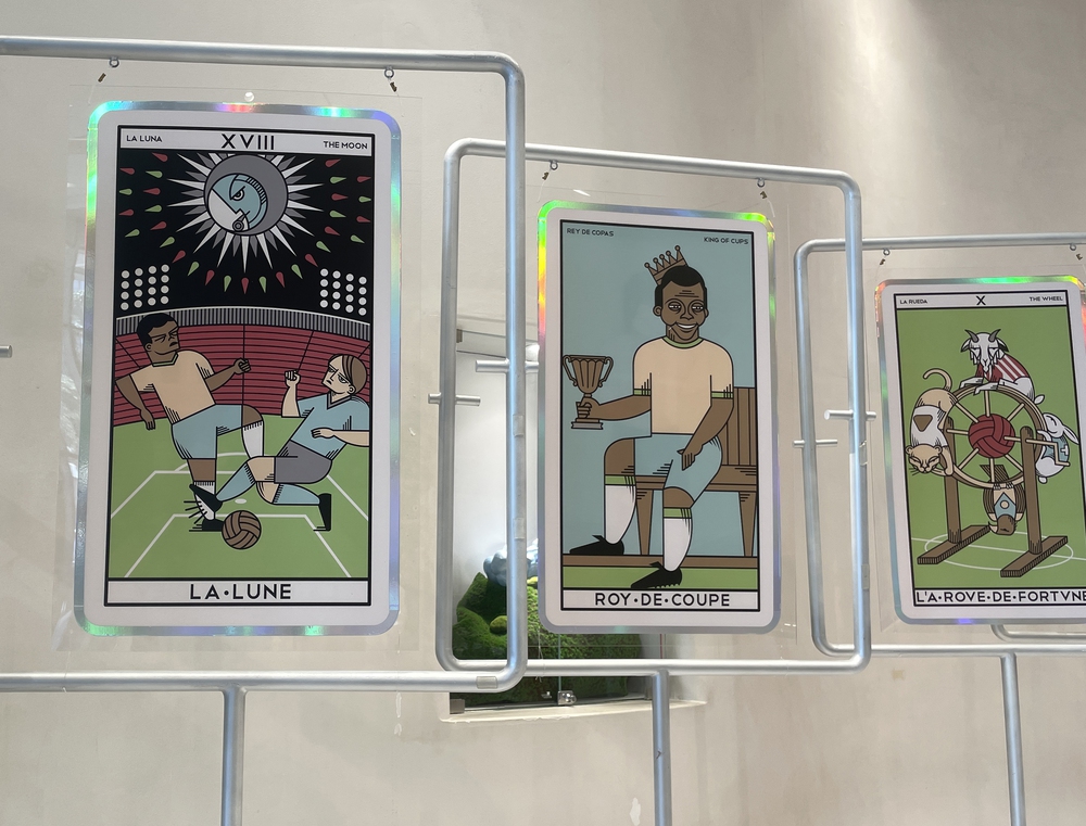Mexico giới thiệu một góc nhìn khác về bóng đá qua triển lãm "Soccer Tarot" - Ảnh 1. Mexico giới thiệu một góc nhìn khác về bóng đá qua triển lãm "Soccer Tarot" - Ảnh 1.