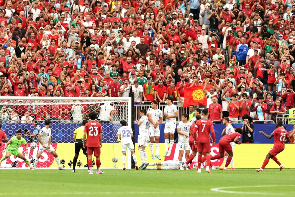 Ronaldo lập cú đúp, Bồ Đào Nha giành chiến thắng tưng bừng 5 sao trước Uzbekistan - Ảnh 7. Ronaldo lập cú đúp, Bồ Đào Nha giành chiến thắng tưng bừng 5 sao trước Uzbekistan - Ảnh 7.