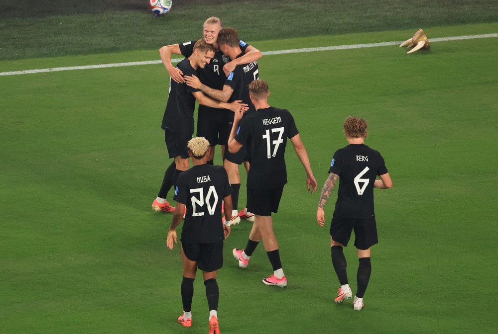 Na Uy giành vé sớm vào vòng 1/16 World Cup 2026. Ảnh: AFP/TTXVN Na Uy giành vé sớm vào vòng 1/16 World Cup 2026. Ảnh: AFP/TTXVN