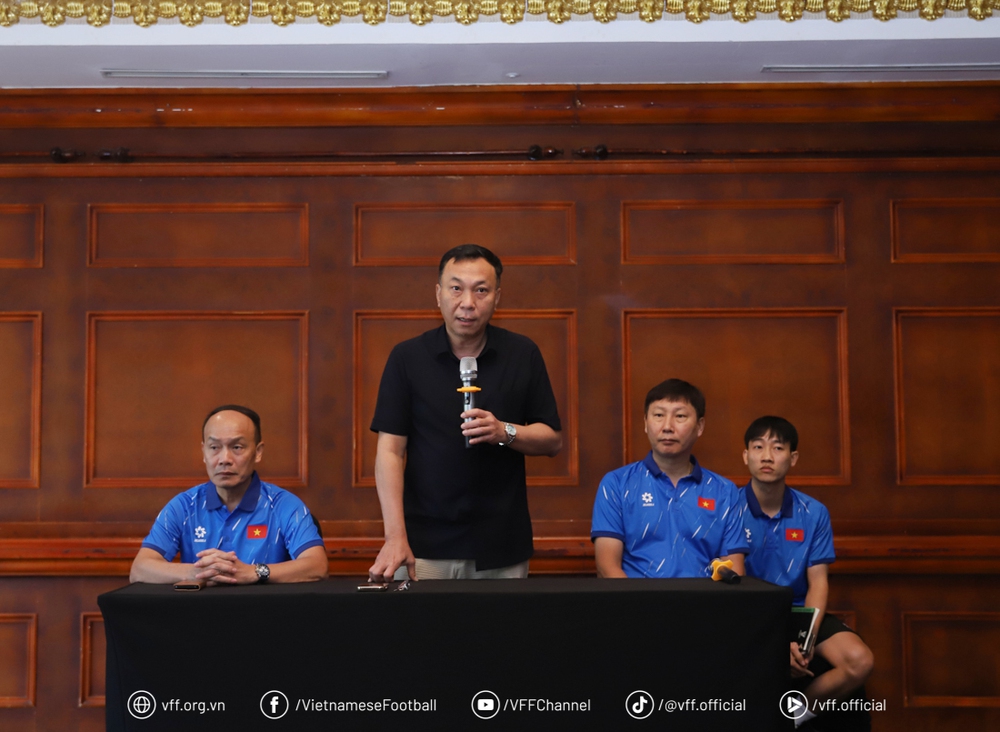Chủ tịch VFF 'tiếp lửa' đội tuyển Việt Nam trước hành trình bảo vệ ngôi vương ASEAN Cup - Ảnh 1.