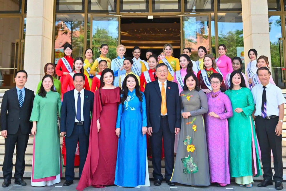 Dàn thí sinh Miss Multicultural World 2026 tham quan Nhà Quốc hội Việt Nam - Ảnh 2. Dàn thí sinh Miss Multicultural World 2026 tham quan Nhà Quốc hội Việt Nam - Ảnh 2.