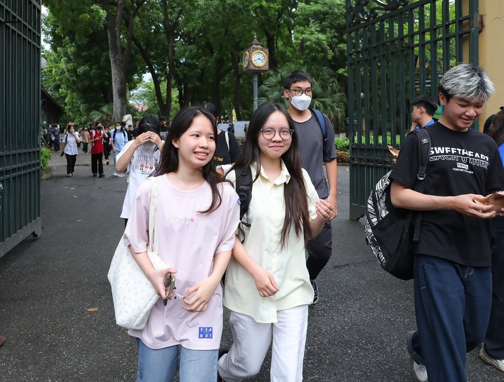 Chấm thi tốt nghiệp Trung học Phổ thông môn Ngữ văn: Đổi mới theo tư duy mở - Ảnh 4. Chấm thi tốt nghiệp Trung học Phổ thông môn Ngữ văn: Đổi mới theo tư duy mở - Ảnh 4.