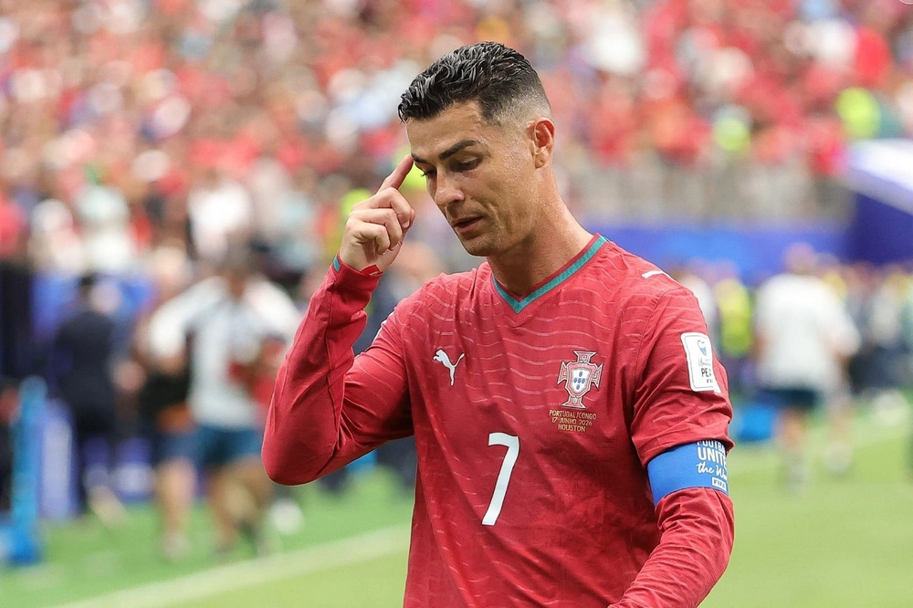 Báo Bồ Đào Nha dự đoán Ronaldo gặp Messi ở tứ kết World Cup 2026, hoặc vào nhánh của Brazil và Tây Ban Nha - Ảnh 3. Báo Bồ Đào Nha dự đoán Ronaldo gặp Messi ở tứ kết World Cup 2026, hoặc vào nhánh của Brazil và Tây Ban Nha - Ảnh 3.