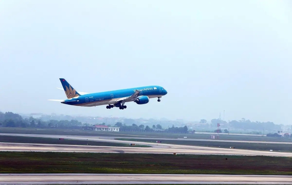 Vietnam Airlines điều chỉnh lịch khai thác do ảnh hưởng bão MEKKHALA - Ảnh 1.