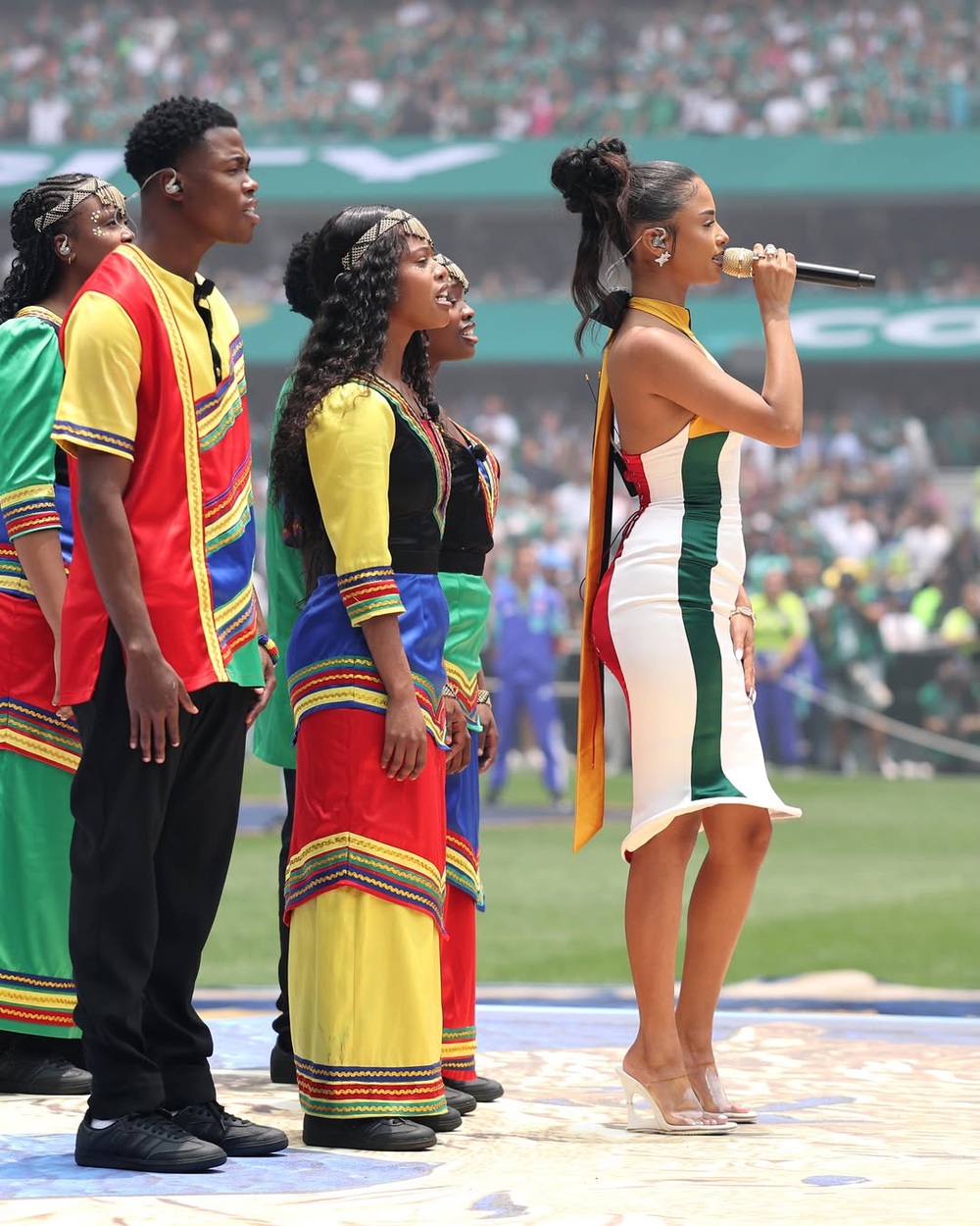 Nghệ sĩ trẻ Tyla - một Shakira mới của World Cup? - Ảnh 2.