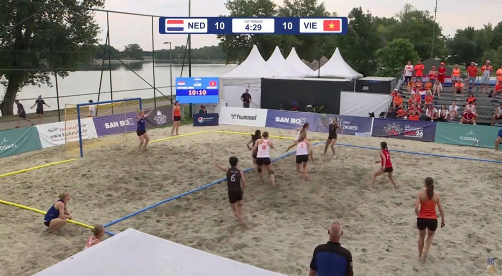 Bóng ném bãi biển Việt Nam thua cả 2 trận đầu tiên ở giải vô địch thế giới 2026 - Ảnh 1. Bóng ném bãi biển Việt Nam thua cả 2 trận đầu tiên ở giải vô địch thế giới 2026 - Ảnh 1.