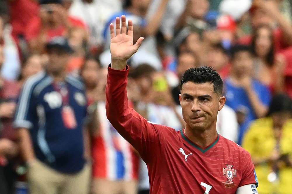 Ronaldo lập cú đúp vào lưới Uzbekistan. Ảnh: AFP/TTXVN