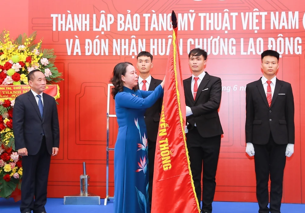 Phó Chủ tịch nước Võ Thị Ánh Xuân trao Huân chương Lao động hạng Ba tặng Bảo tàng Mỹ thuật Việt Nam - Ảnh 1. Phó Chủ tịch nước Võ Thị Ánh Xuân trao Huân chương Lao động hạng Ba tặng Bảo tàng Mỹ thuật Việt Nam - Ảnh 1.