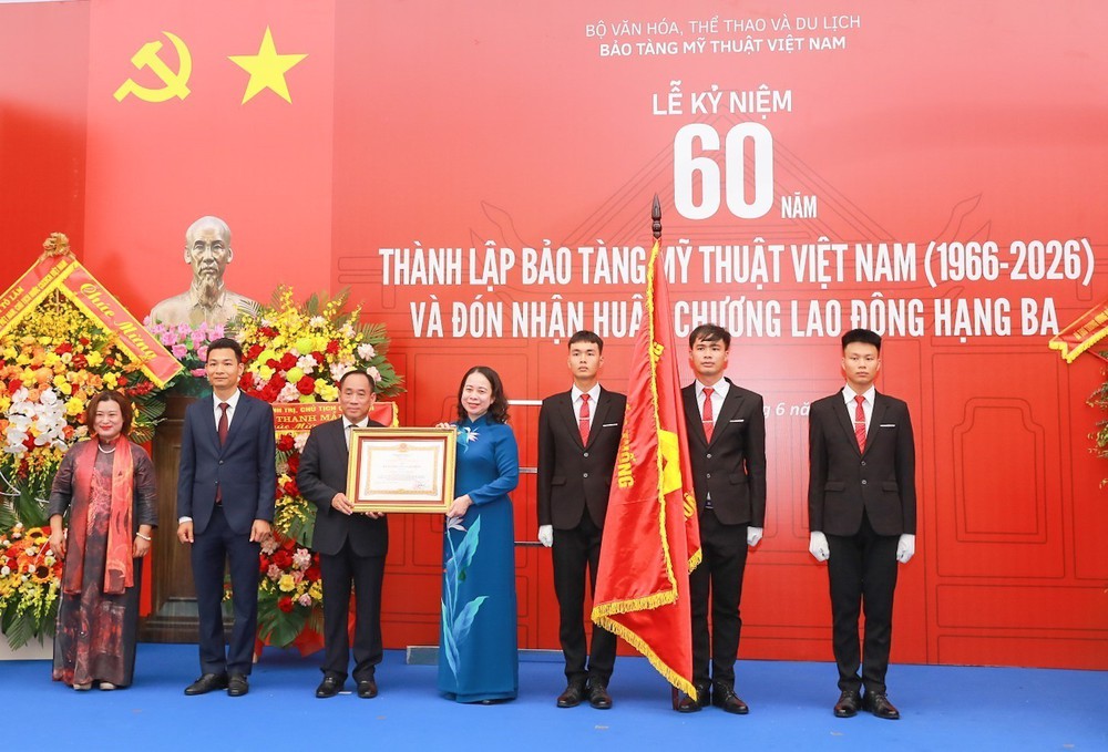 Phó Chủ tịch nước Võ Thị Ánh Xuân trao Huân chương Lao động hạng Ba tặng Bảo tàng Mỹ thuật Việt Nam - Ảnh 2. Phó Chủ tịch nước Võ Thị Ánh Xuân trao Huân chương Lao động hạng Ba tặng Bảo tàng Mỹ thuật Việt Nam - Ảnh 2.