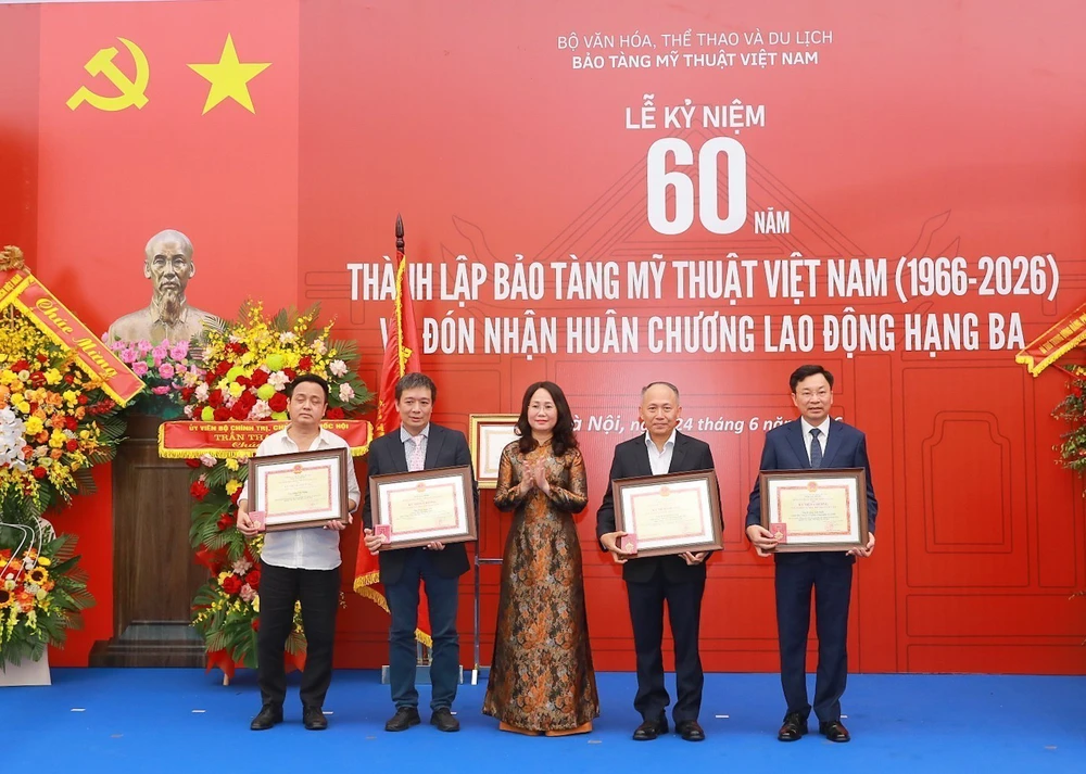 Phó Chủ tịch nước Võ Thị Ánh Xuân trao Huân chương Lao động hạng Ba tặng Bảo tàng Mỹ thuật Việt Nam - Ảnh 6. Phó Chủ tịch nước Võ Thị Ánh Xuân trao Huân chương Lao động hạng Ba tặng Bảo tàng Mỹ thuật Việt Nam - Ảnh 6.