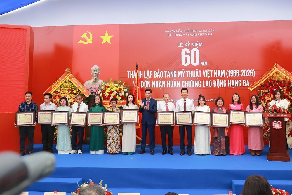 Phó Chủ tịch nước Võ Thị Ánh Xuân trao Huân chương Lao động hạng Ba tặng Bảo tàng Mỹ thuật Việt Nam - Ảnh 8. Phó Chủ tịch nước Võ Thị Ánh Xuân trao Huân chương Lao động hạng Ba tặng Bảo tàng Mỹ thuật Việt Nam - Ảnh 8.