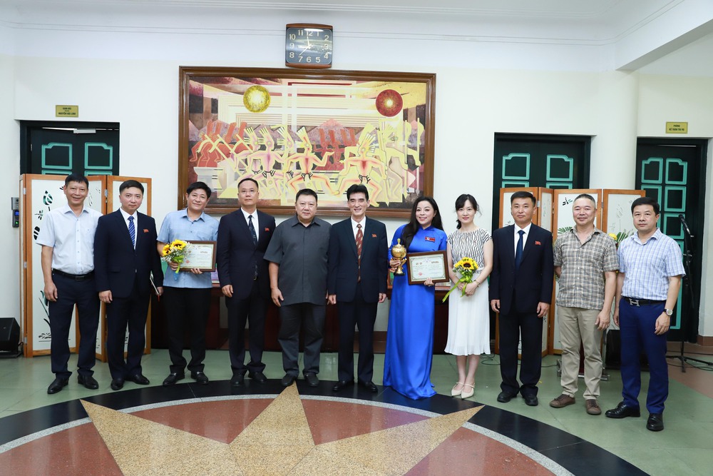 NSƯT Tố Nga - nghệ sĩ Việt Nam duy nhất giành Cúp Vàng Liên hoan Nghệ thuật Hữu nghị Mùa xuân Tháng Tư ở Triều Tiên - Ảnh 5.