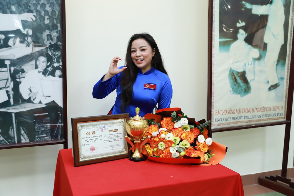 NSƯT Tố Nga - nghệ sĩ Việt Nam duy nhất giành Cúp Vàng Liên hoan Nghệ thuật Hữu nghị Mùa xuân Tháng Tư ở Triều Tiên - Ảnh 6.