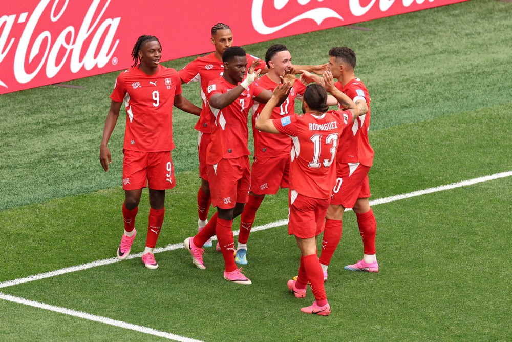 Thụy Sỹ đã đánh bại Canada 2-1 để giành ngôi đầu bảng B World Cup 2026 bằng chiến thuật thi đấu đầy toan tính. Ảnh: AFP/TTXVN