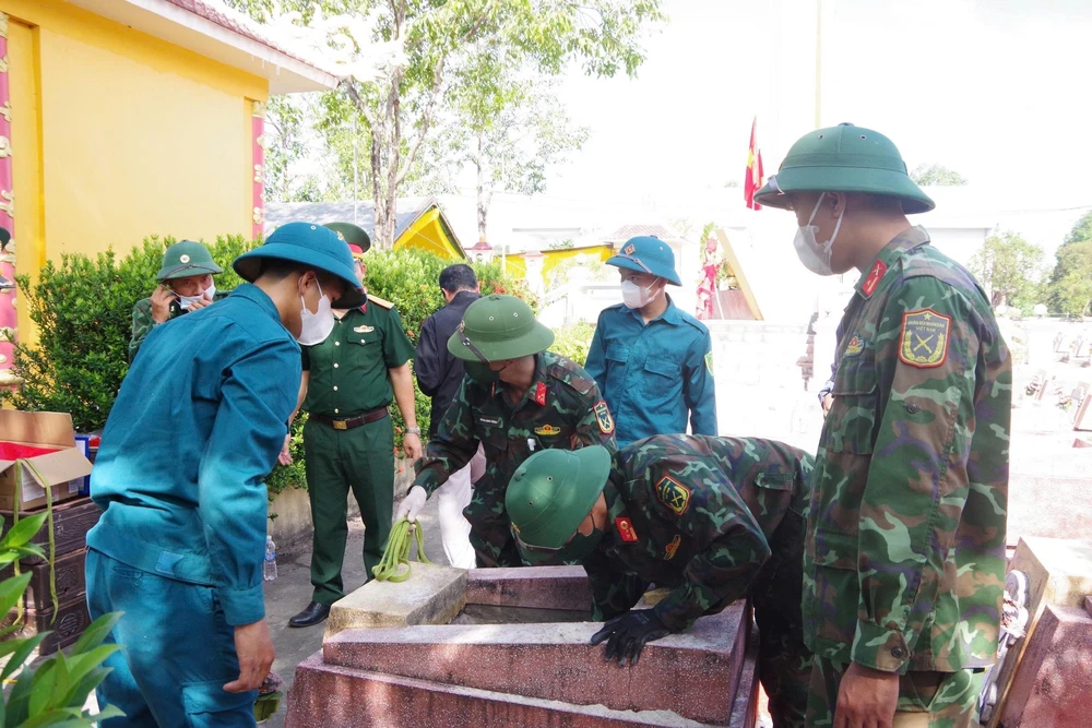 Chiến dịch 500 ngày đêm: Đẩy nhanh số hóa, lấy mẫu ADN các phần mộ liệt sĩ chưa xác định thông tin - Ảnh 2.