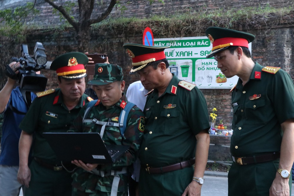 Thành phố Huế rà soát các khu vực nghi có mộ tập thể liệt sĩ bằng máy radar xuyên đất - Ảnh 1.