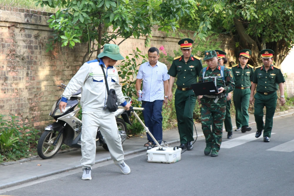 Thành phố Huế rà soát các khu vực nghi có mộ tập thể liệt sĩ bằng máy radar xuyên đất - Ảnh 7.