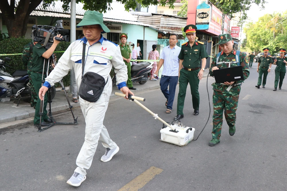 Thành phố Huế rà soát các khu vực nghi có mộ tập thể liệt sĩ bằng máy radar xuyên đất - Ảnh 5.