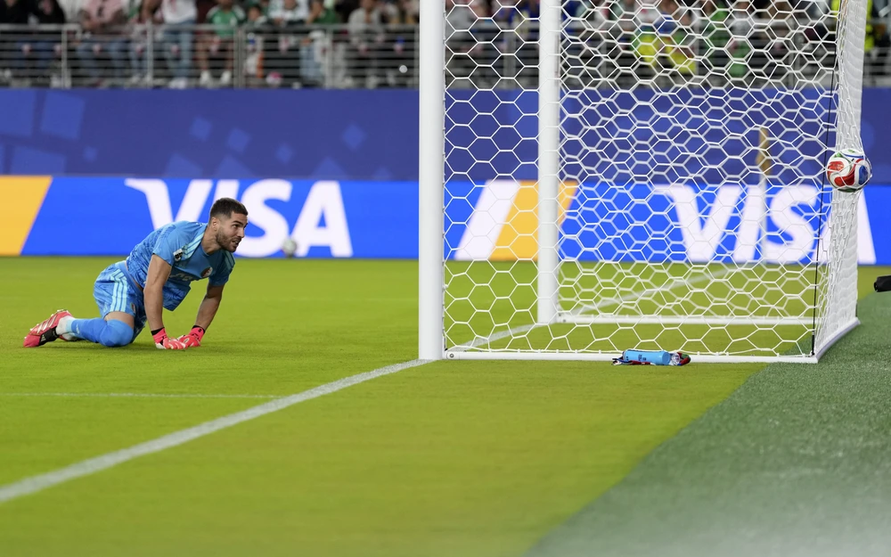 Câu chuyện World Cup 2026: Các thủ môn đang khốn khổ vì Trionda? - Ảnh 1.