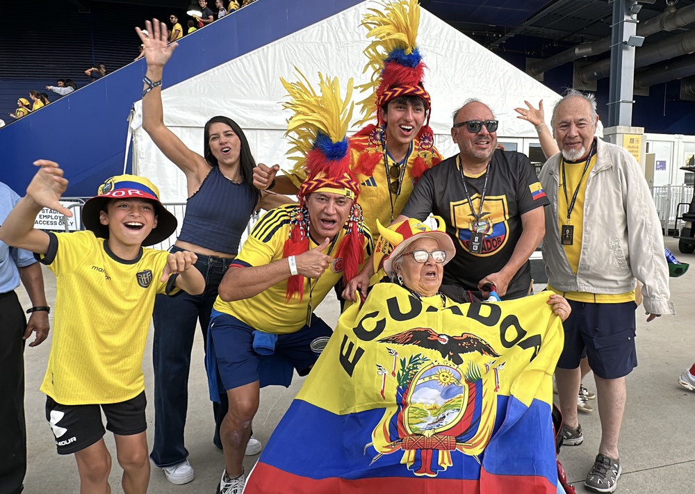 Ký sự World Cup: Từ “Chúng ta có thể làm được” đến “Chúng ta đã làm được” - Ảnh 3. Ký sự World Cup: Từ “Chúng ta có thể làm được” đến “Chúng ta đã làm được” - Ảnh 3.