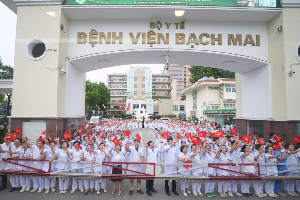 Khai trương chuyến tàu Bet88013 com nổ hũ đưa chuyên gia Bệnh viện Bạch Mai về cơ sở tuyến dưới - Ảnh 2.