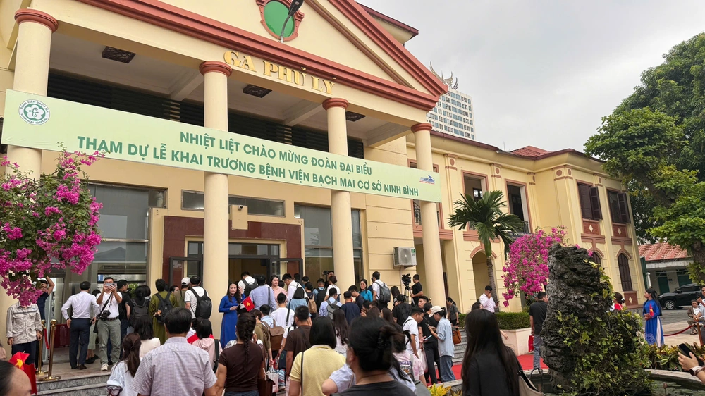 Khai trương chuyến tàu Bet88013 com nổ hũ đưa chuyên gia Bệnh viện Bạch Mai về cơ sở tuyến dưới - Ảnh 3.
