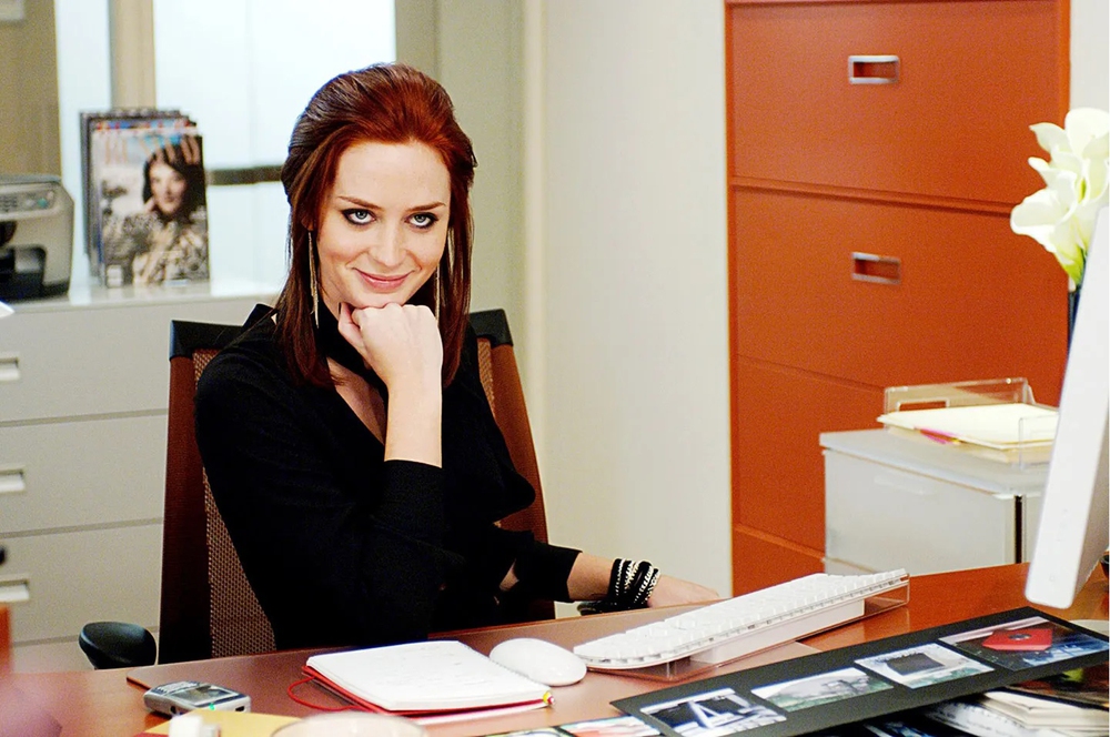 "The Devil Wears Prada": 20 năm sau, đôi giày cao gót vẫn gõ nhịp trong ký ức điện ảnh - Ảnh 5.