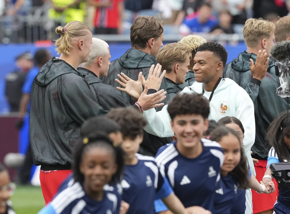 Zlatan Ibrahimovic chỉ trích Na Uy để Haaland dự bị: 'Họ sợ hãi, đó không phải tinh thần khi khoác áo ĐTQG ở World Cup' - Ảnh 2.